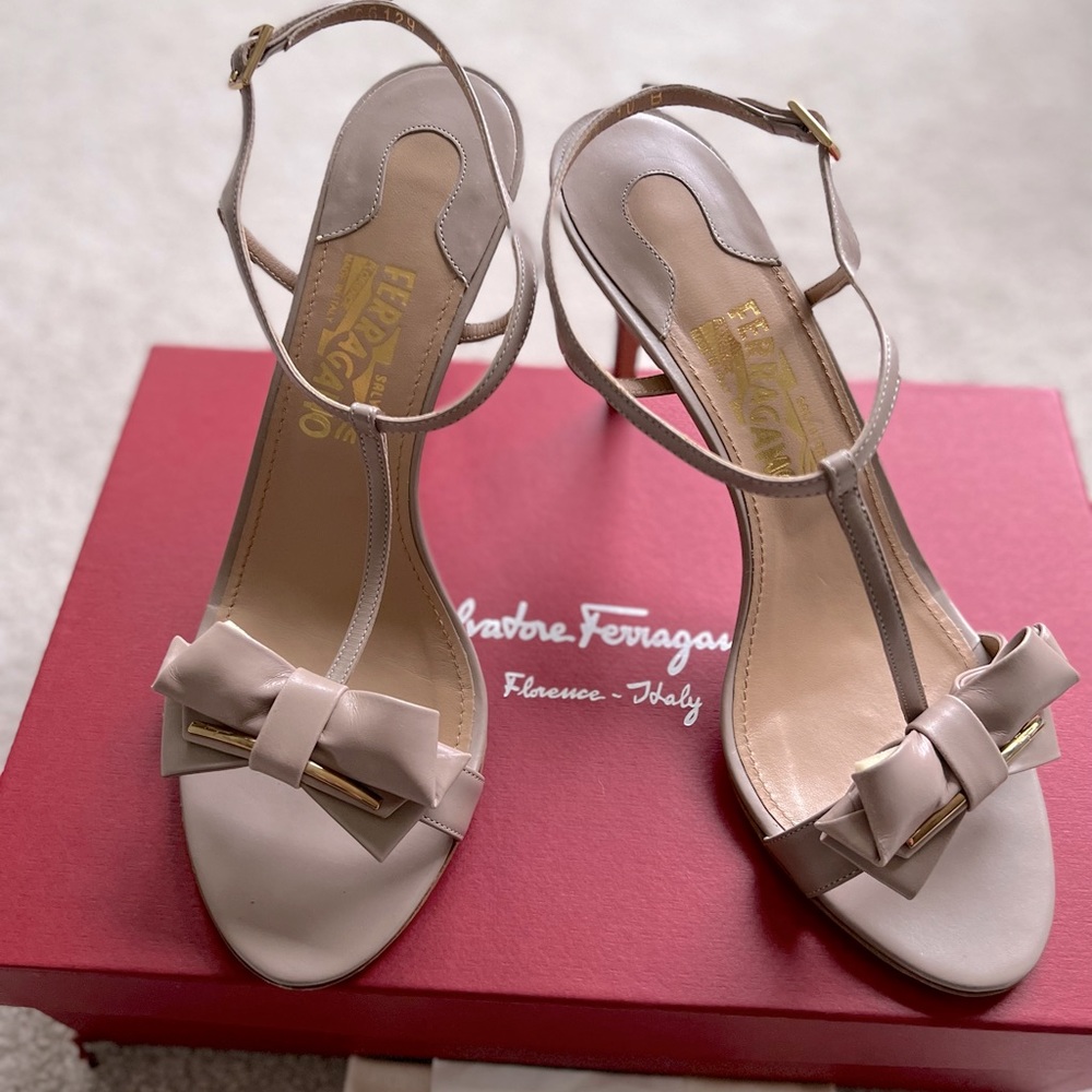 Salvatore Ferragamo Pavi Ankle Strap, 10